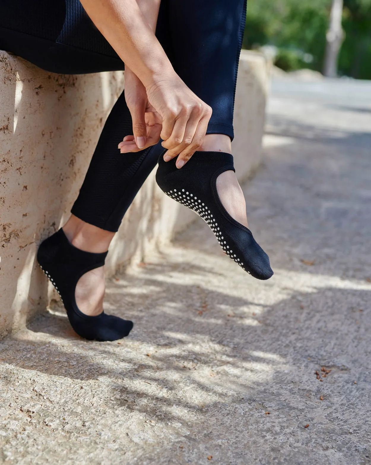 Deblon Pilates Socks | Black