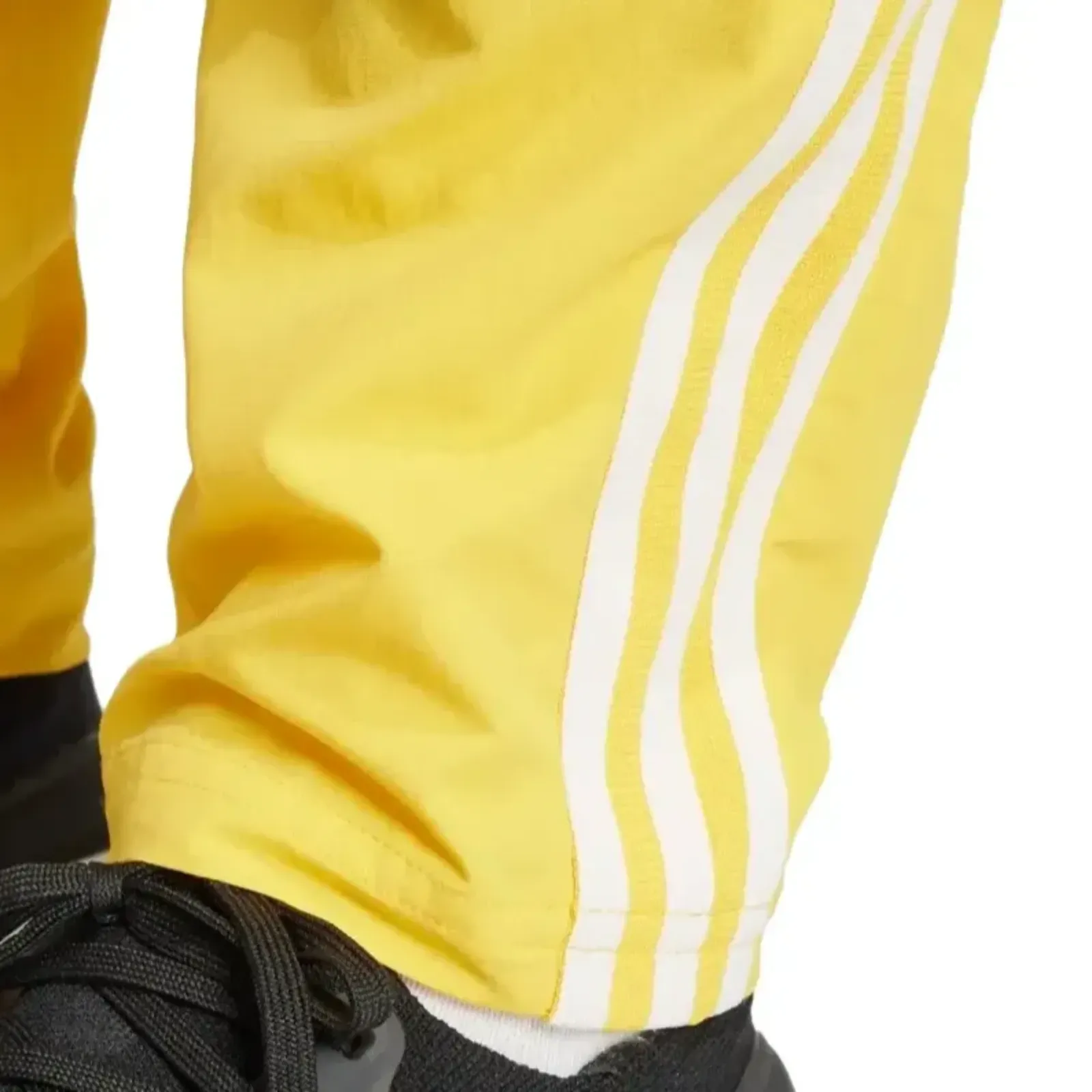 Juventus yellow training presentation Soccer tracksuit 2024 - Adidas