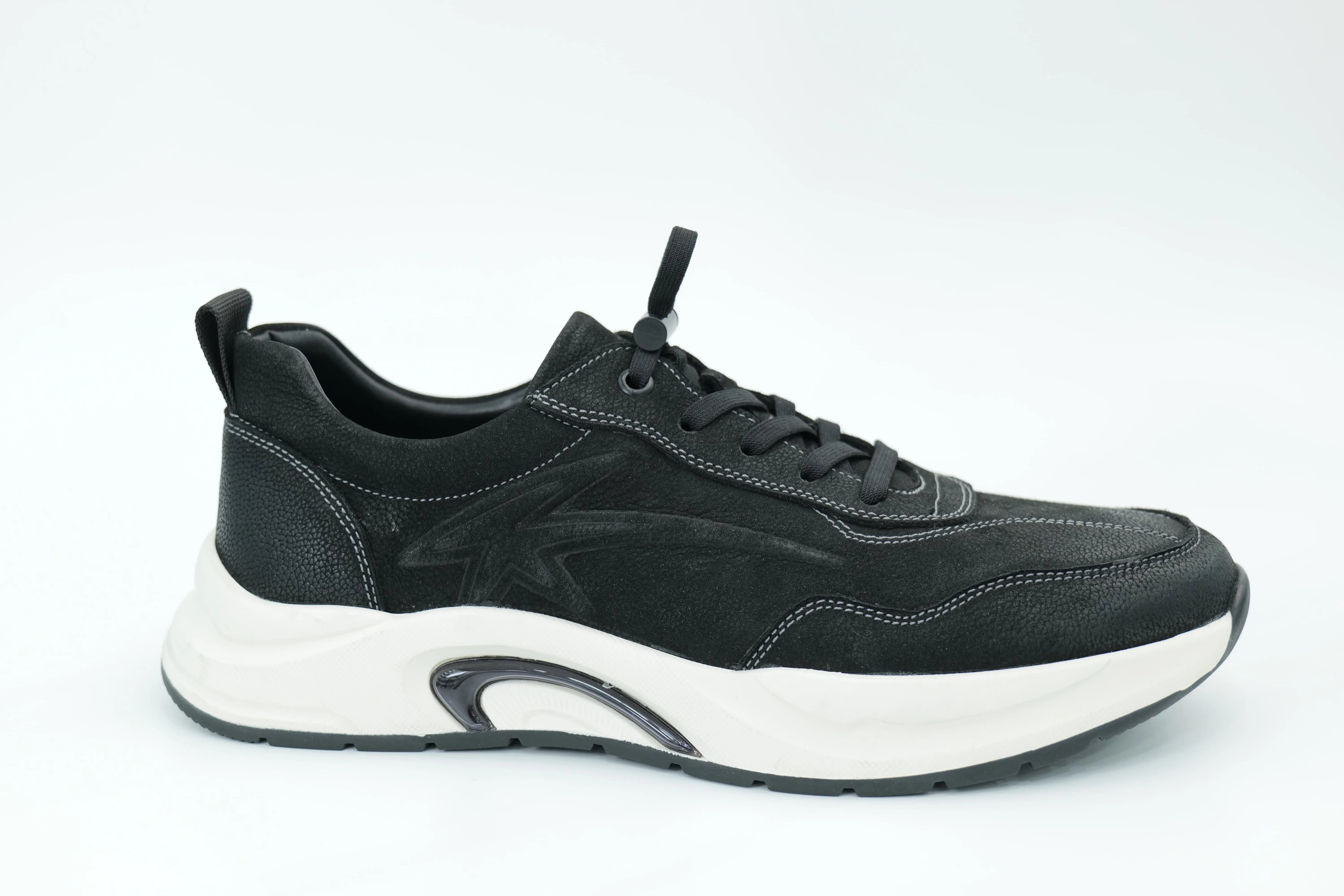 Sports shoes