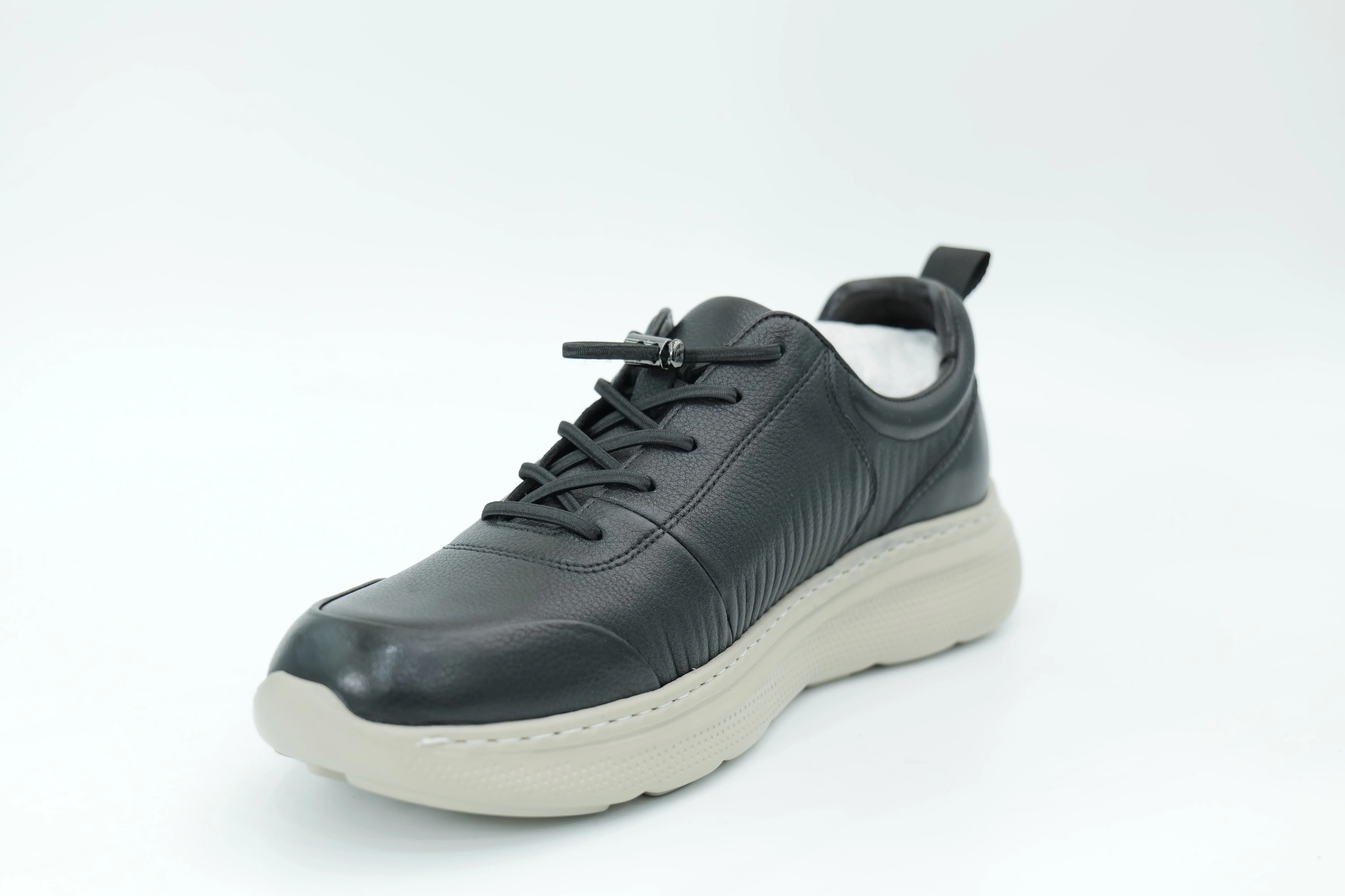 Sports shoes