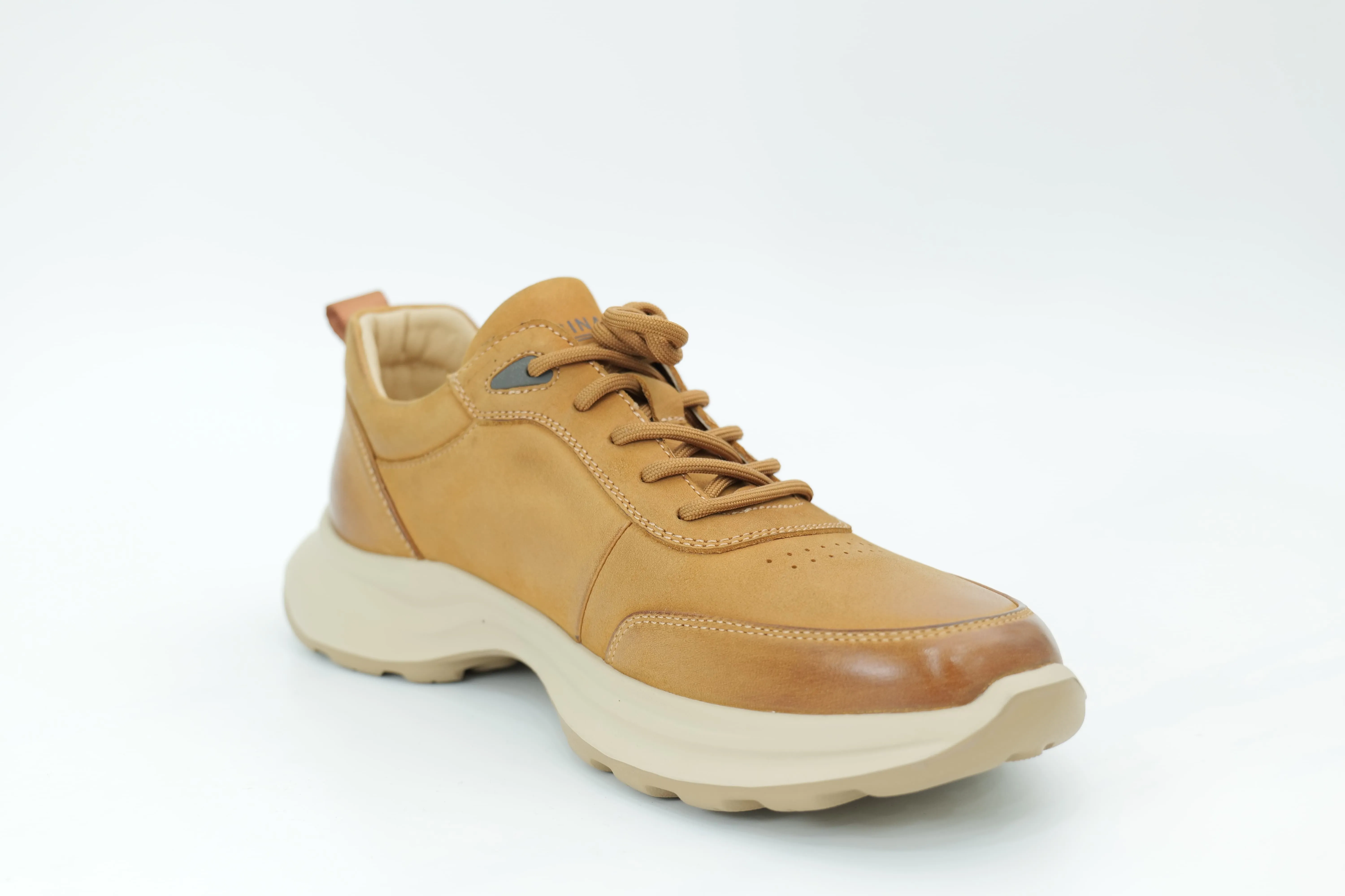 Sports shoes
