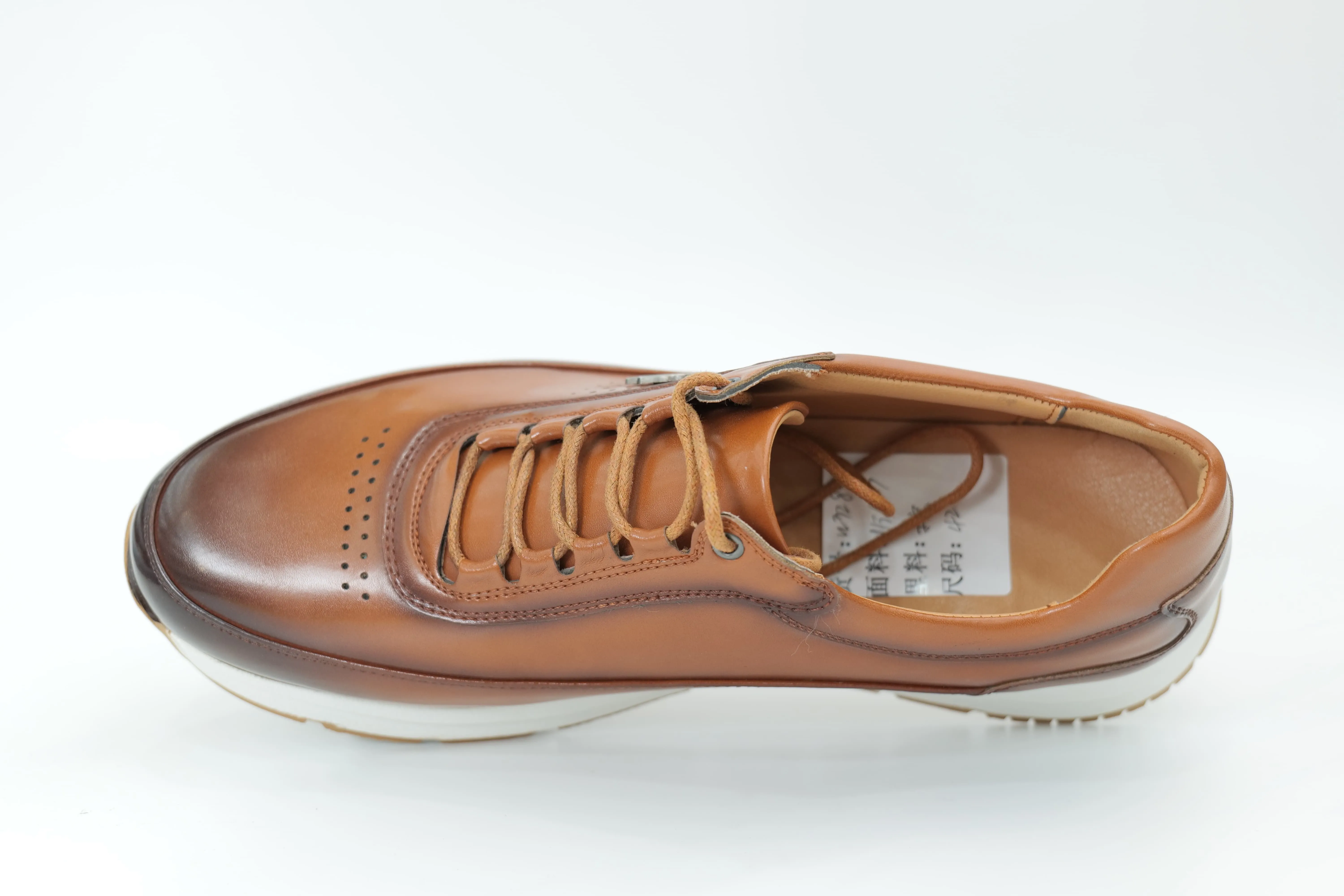 Sports shoes