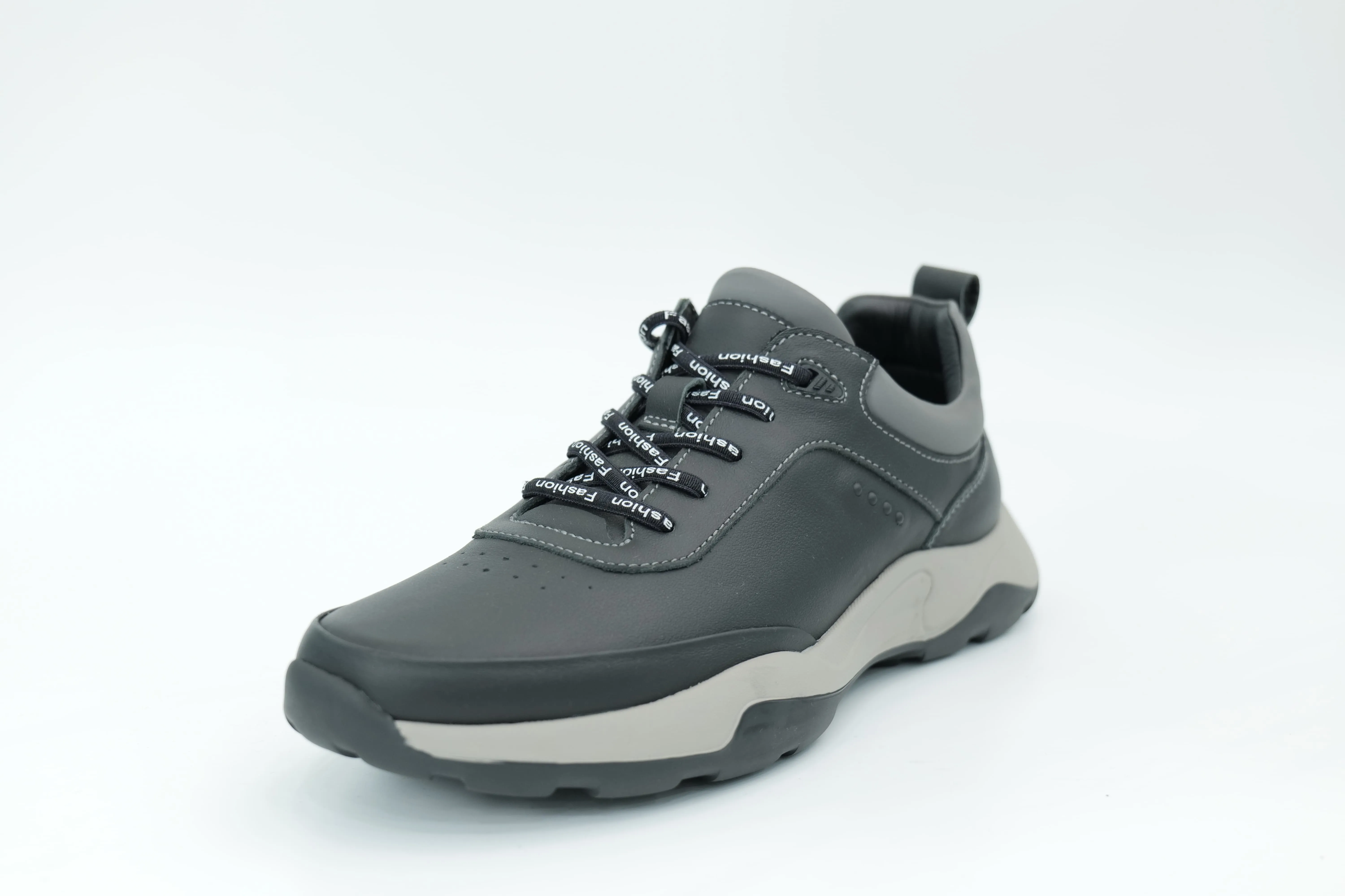 Sports shoes