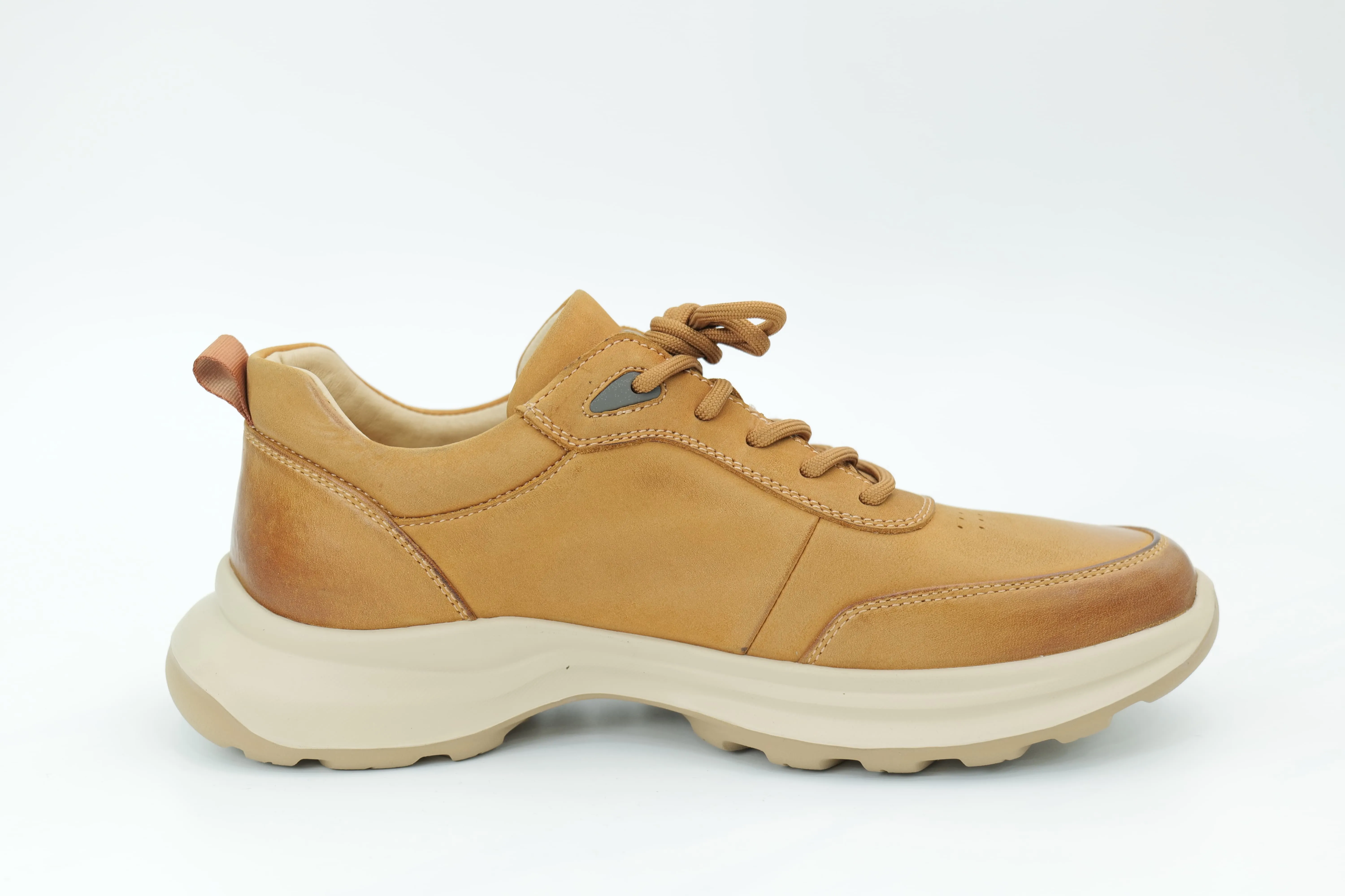 Sports shoes