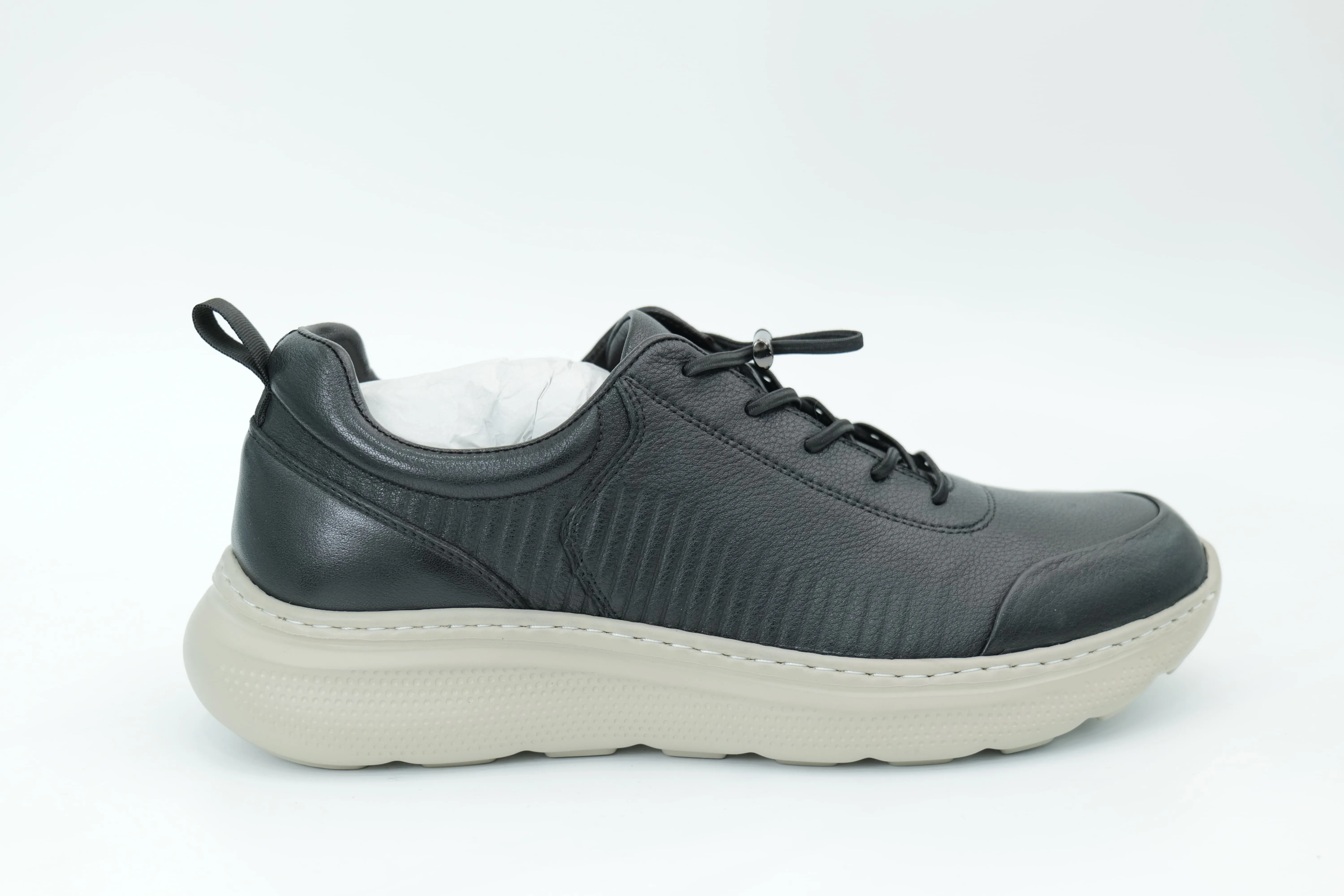 Sports shoes