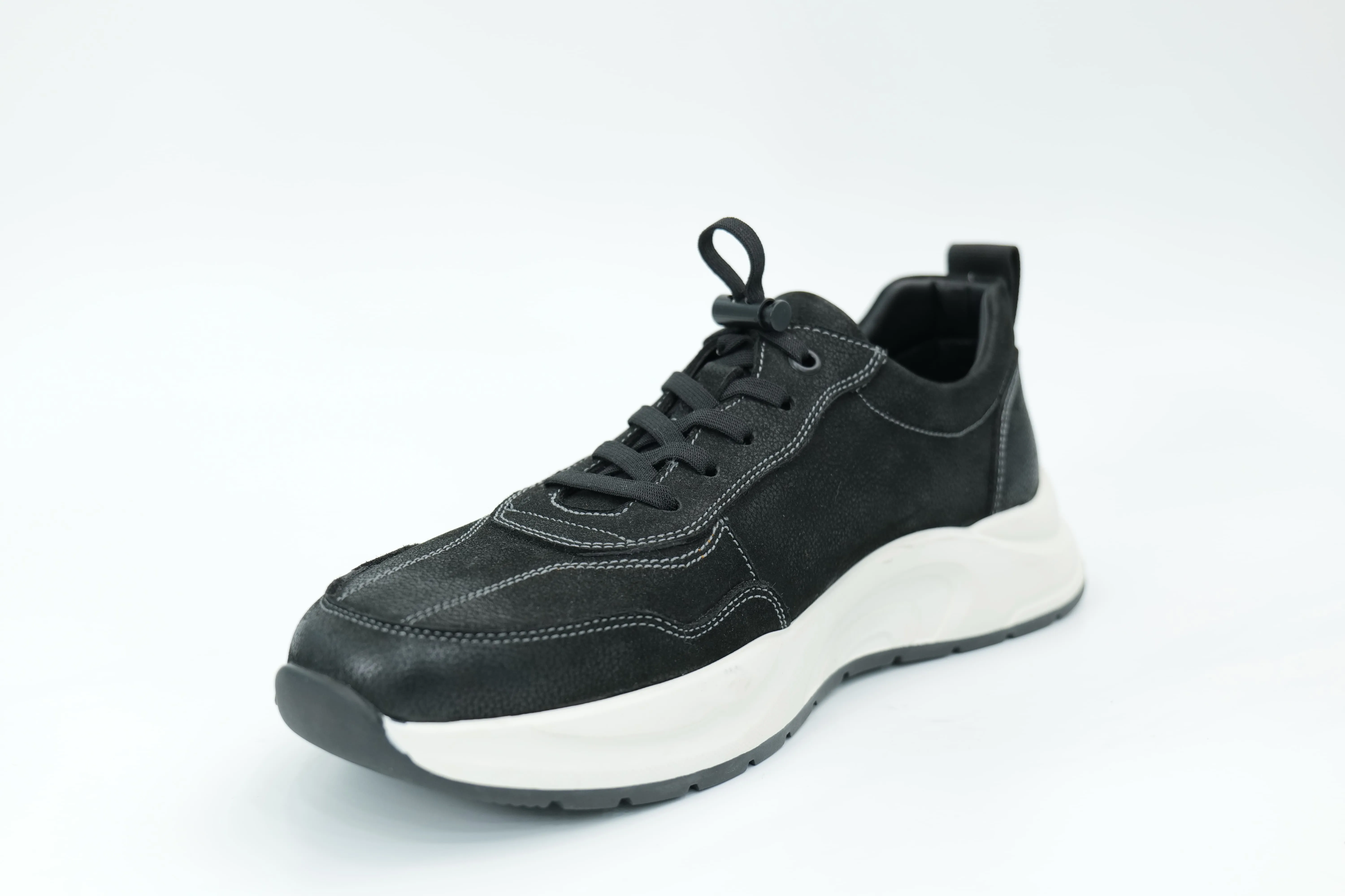 Sports shoes