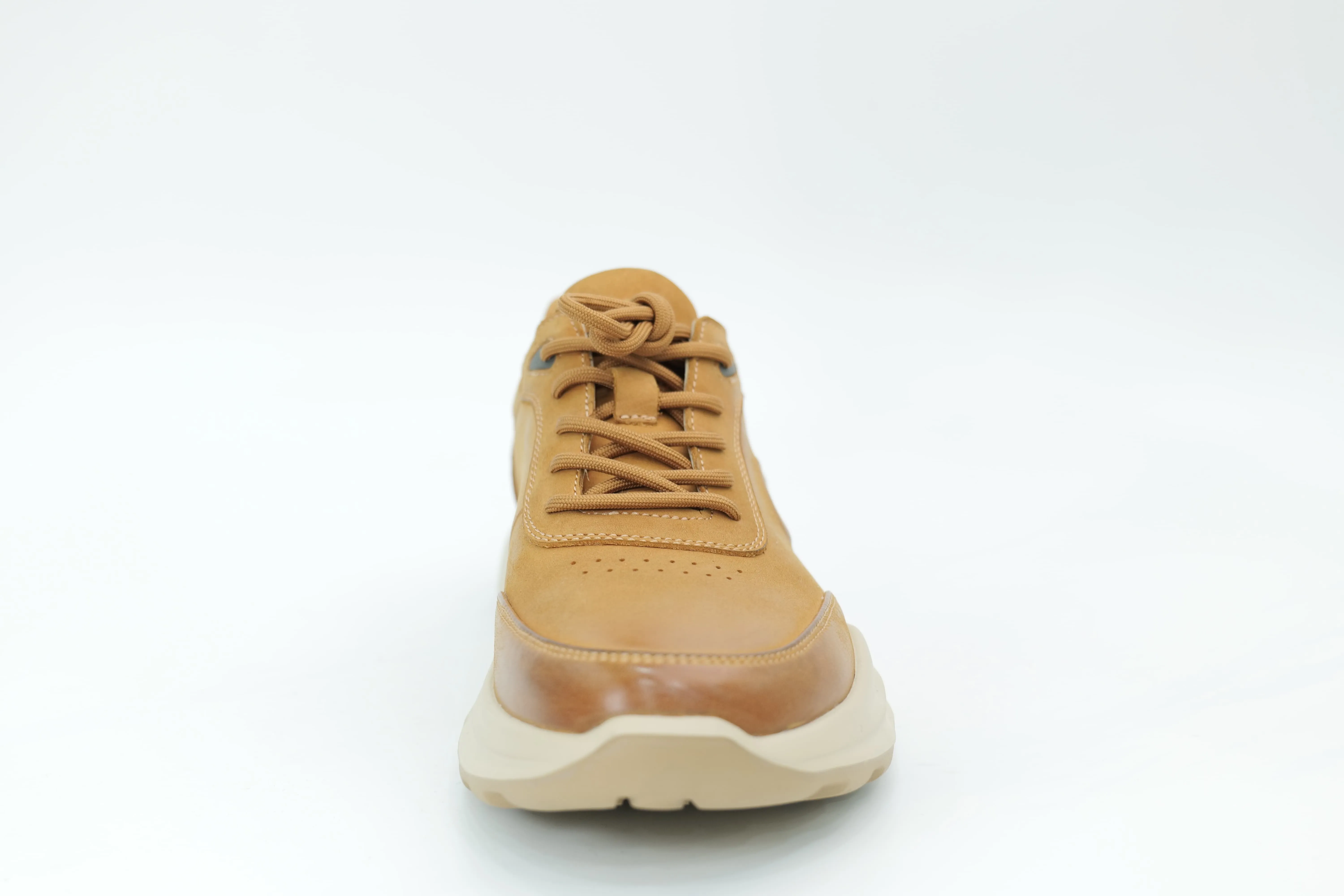 Sports shoes