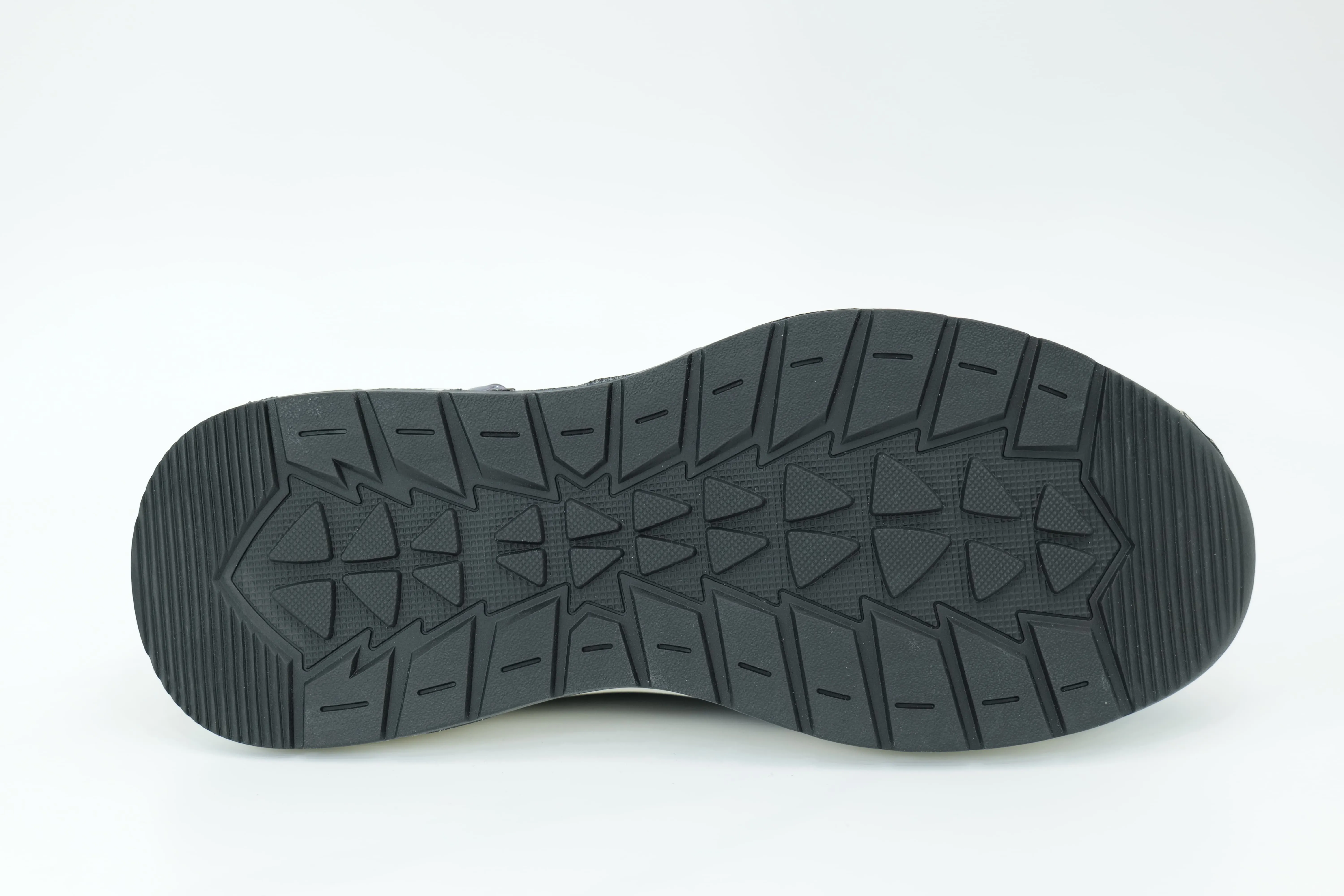 Sports shoes
