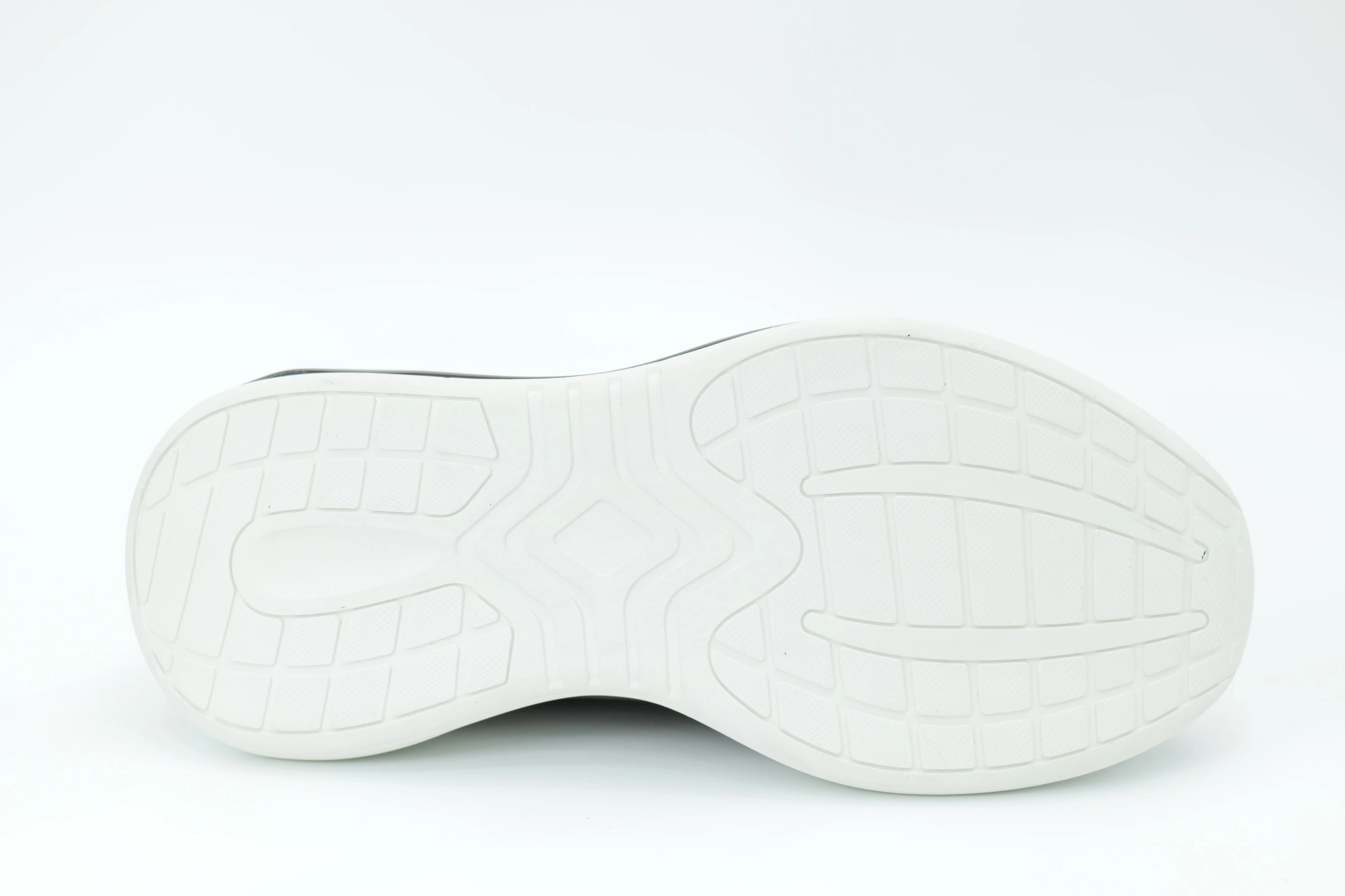 Sports shoes