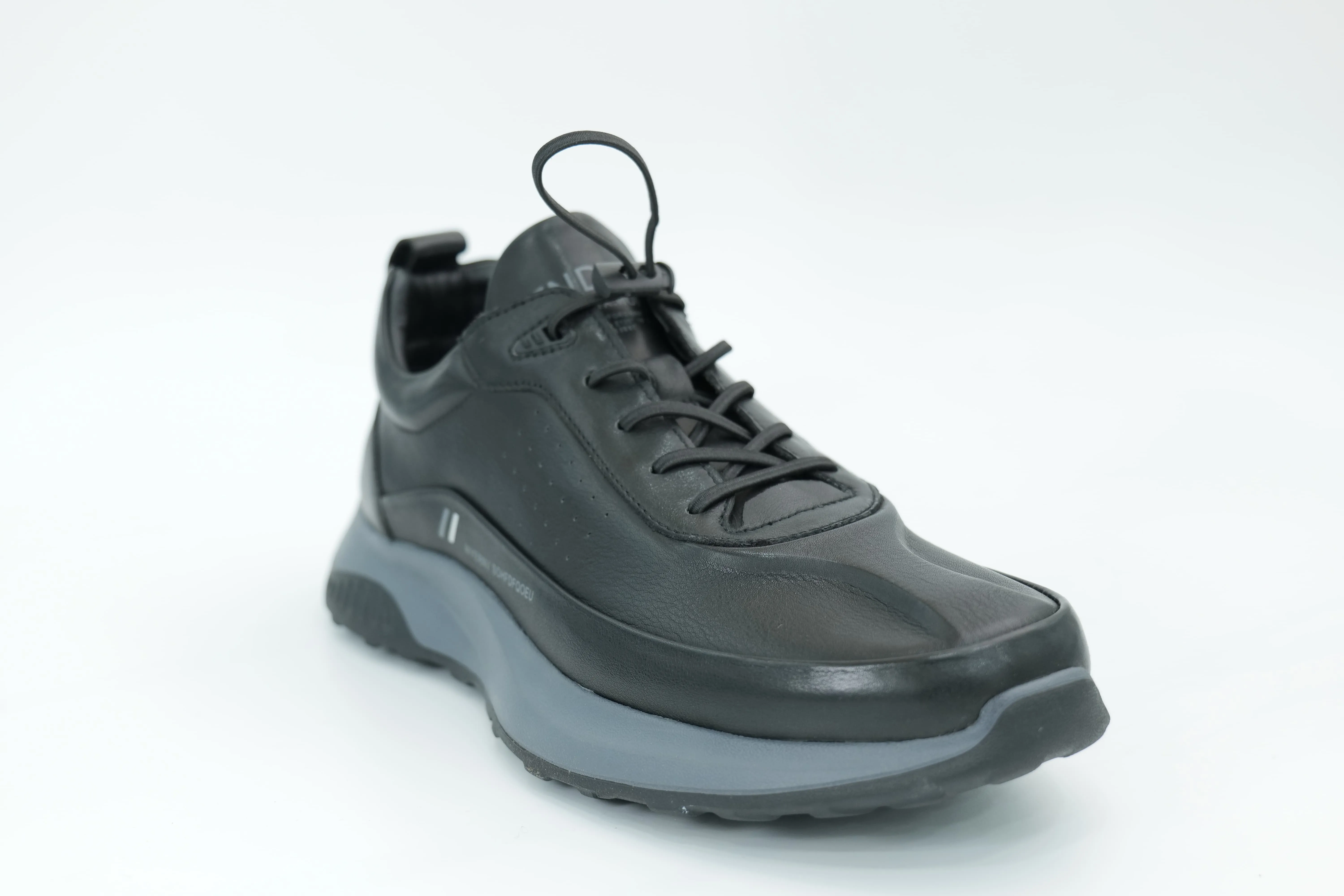 Sports shoes