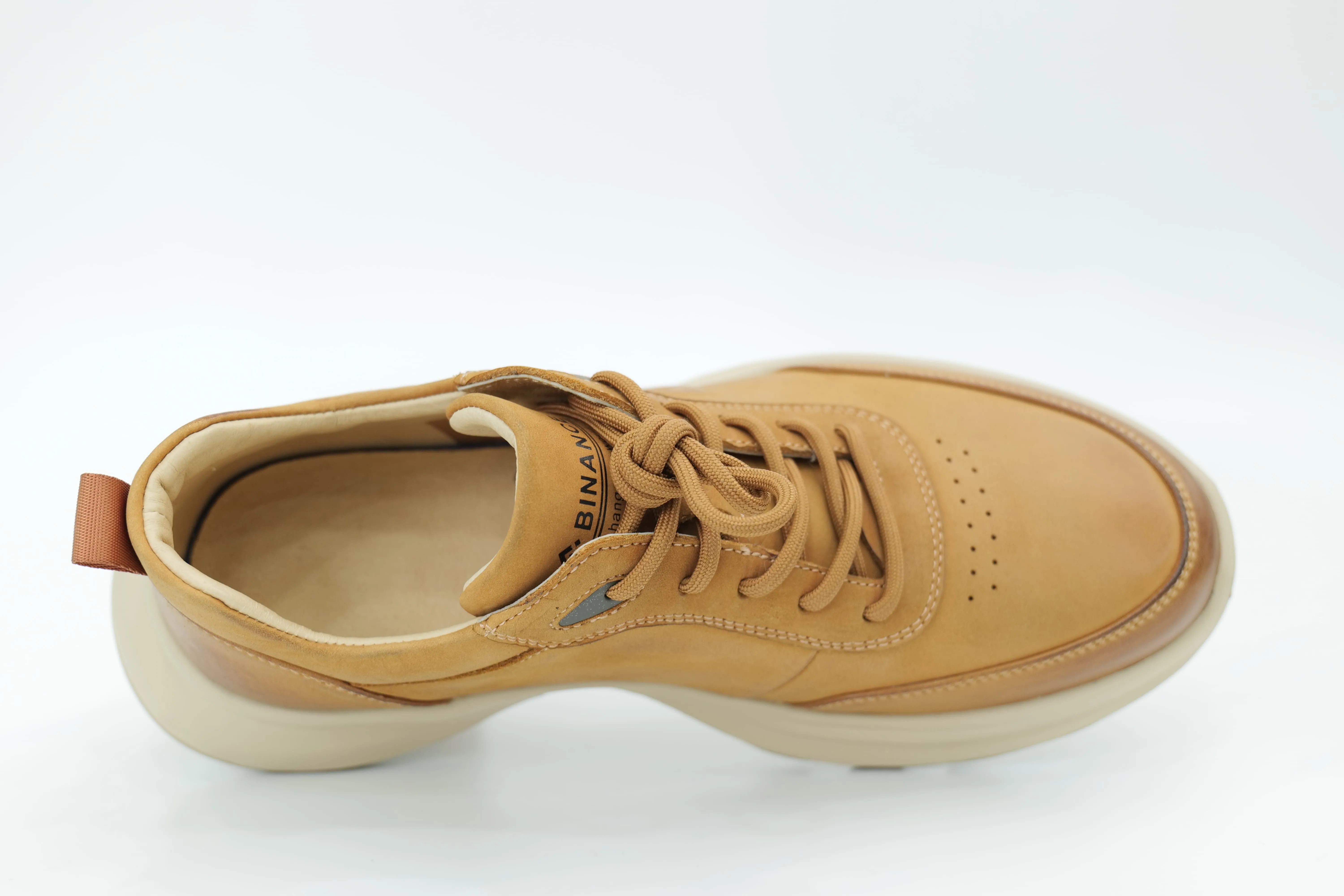 Sports shoes