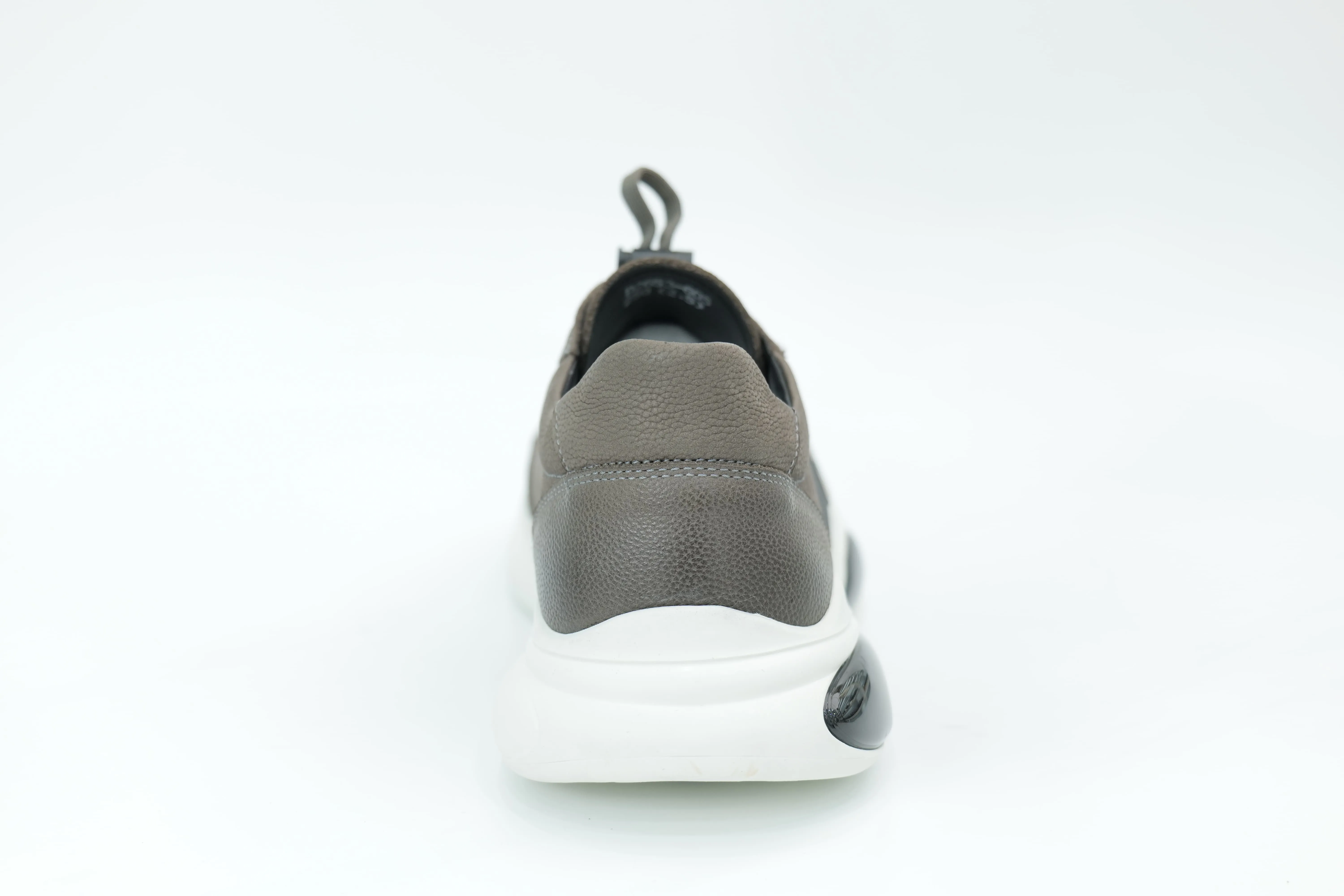 Sports shoes