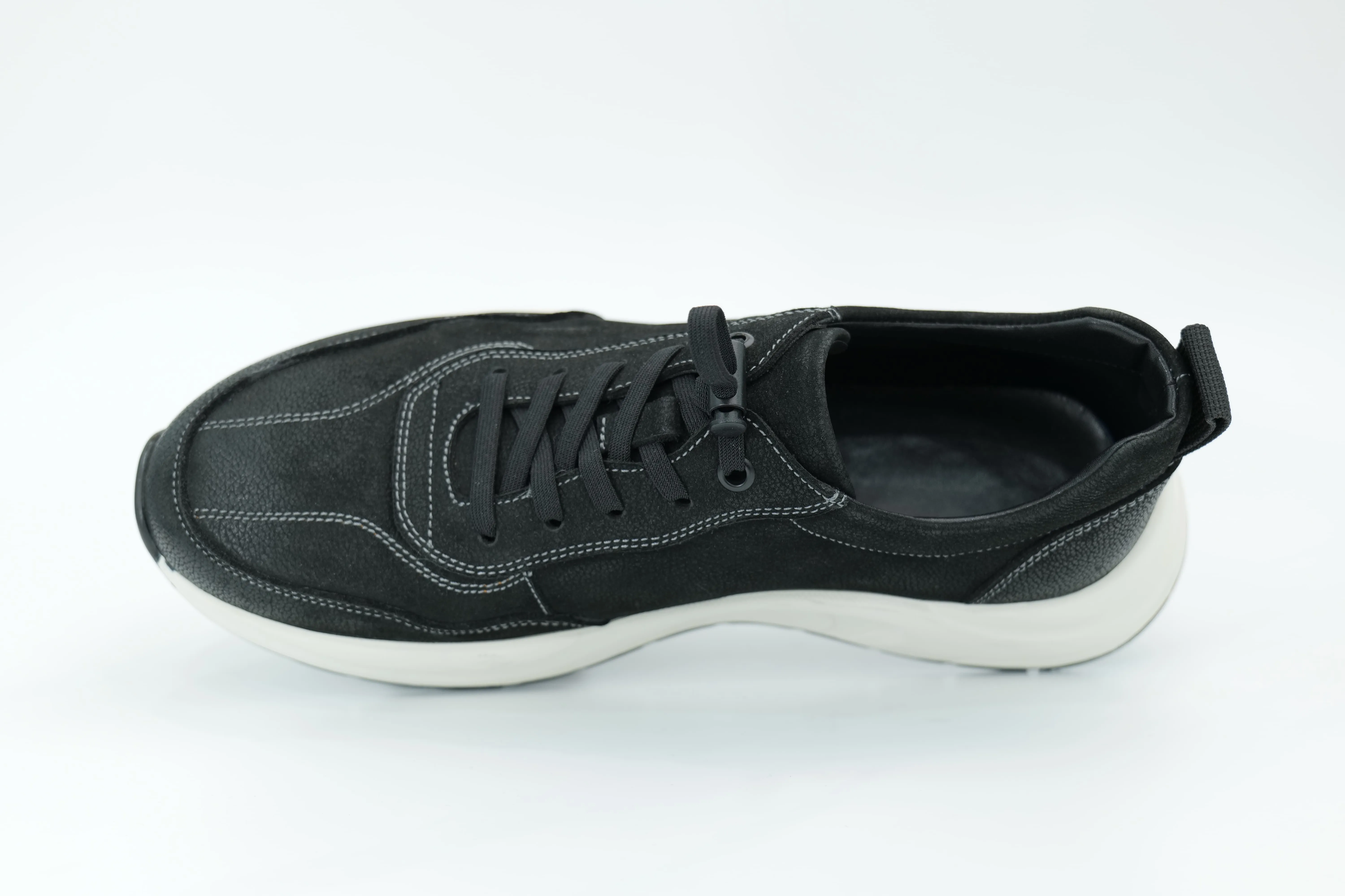 Sports shoes