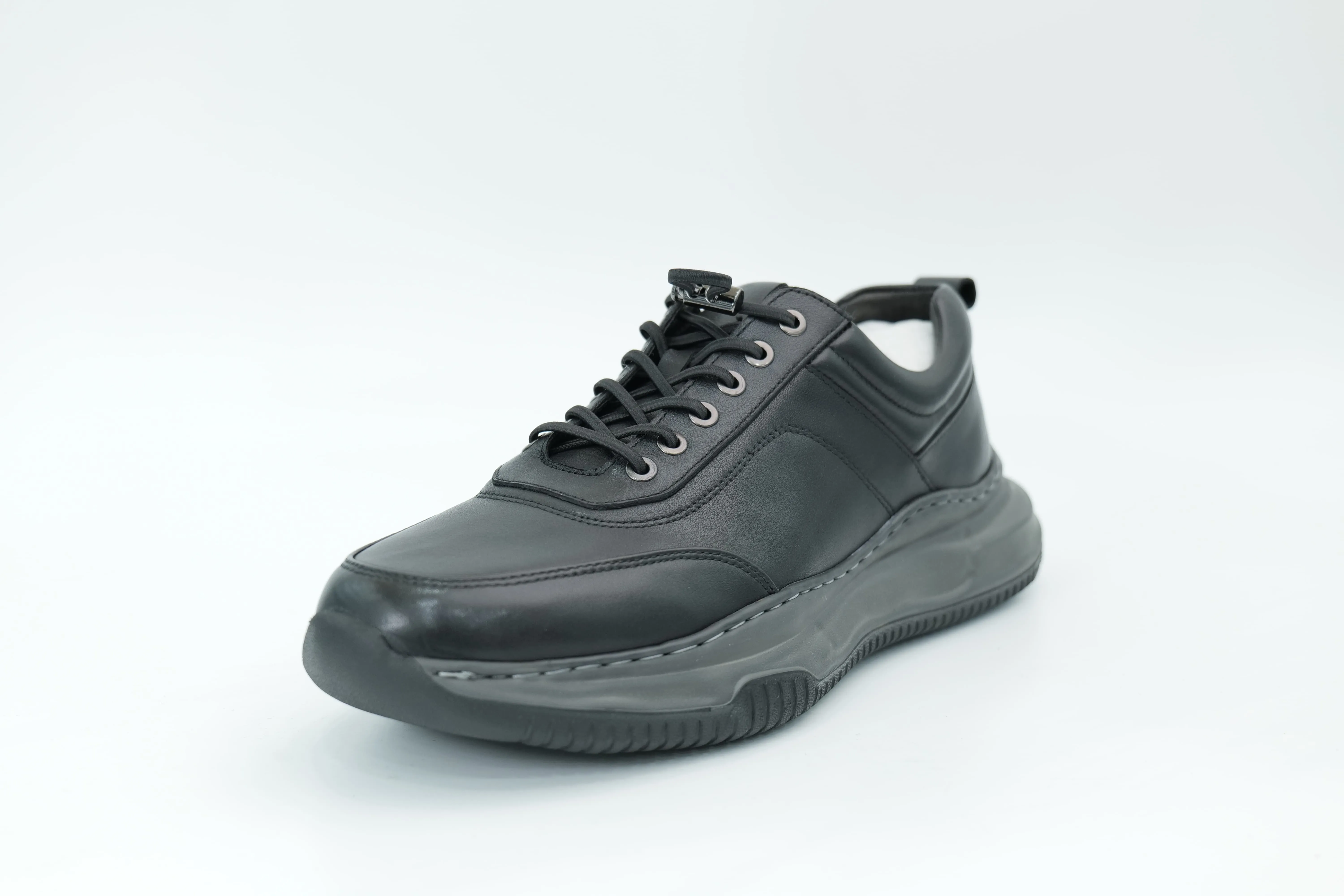 Sports shoes