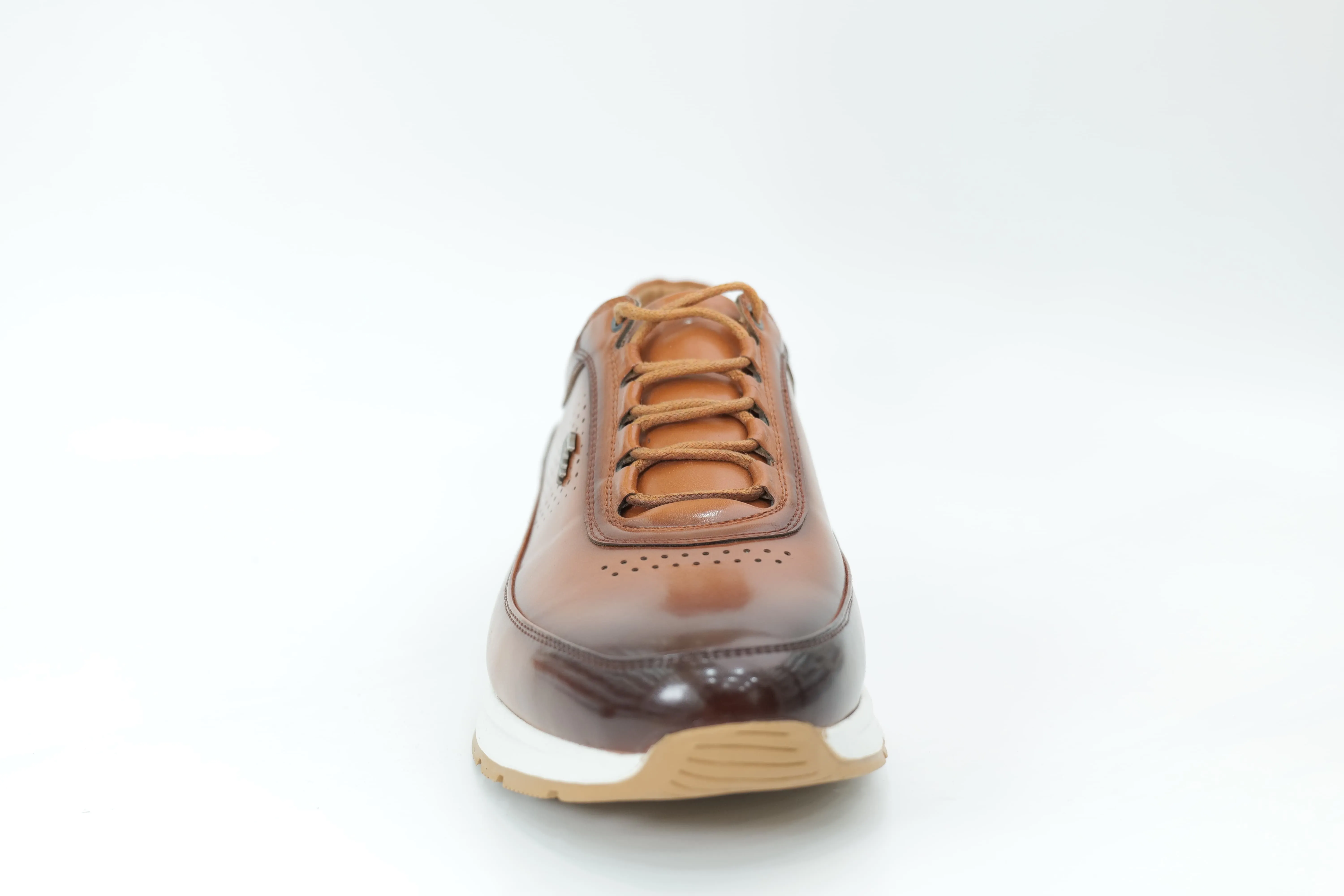 Sports shoes