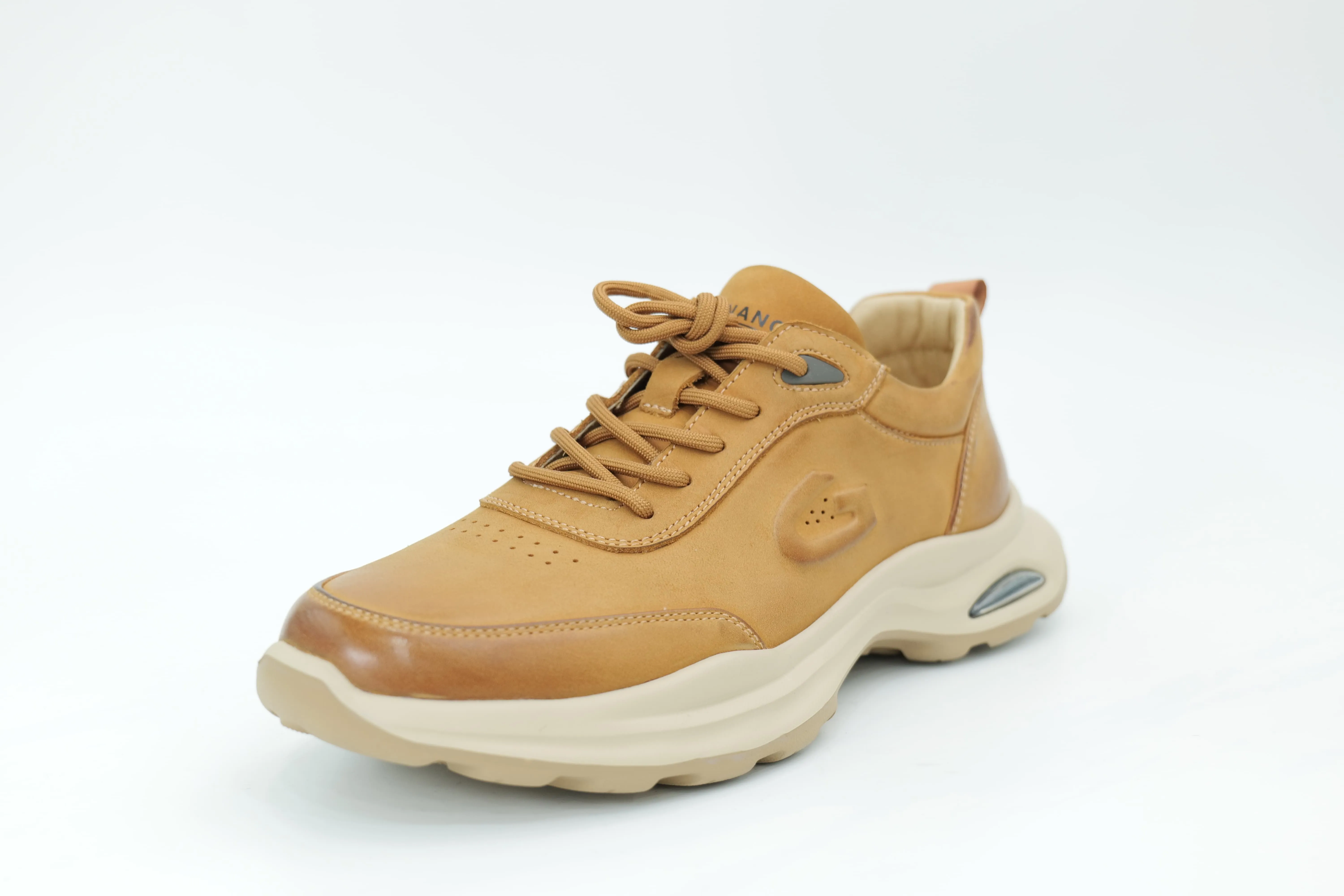 Sports shoes