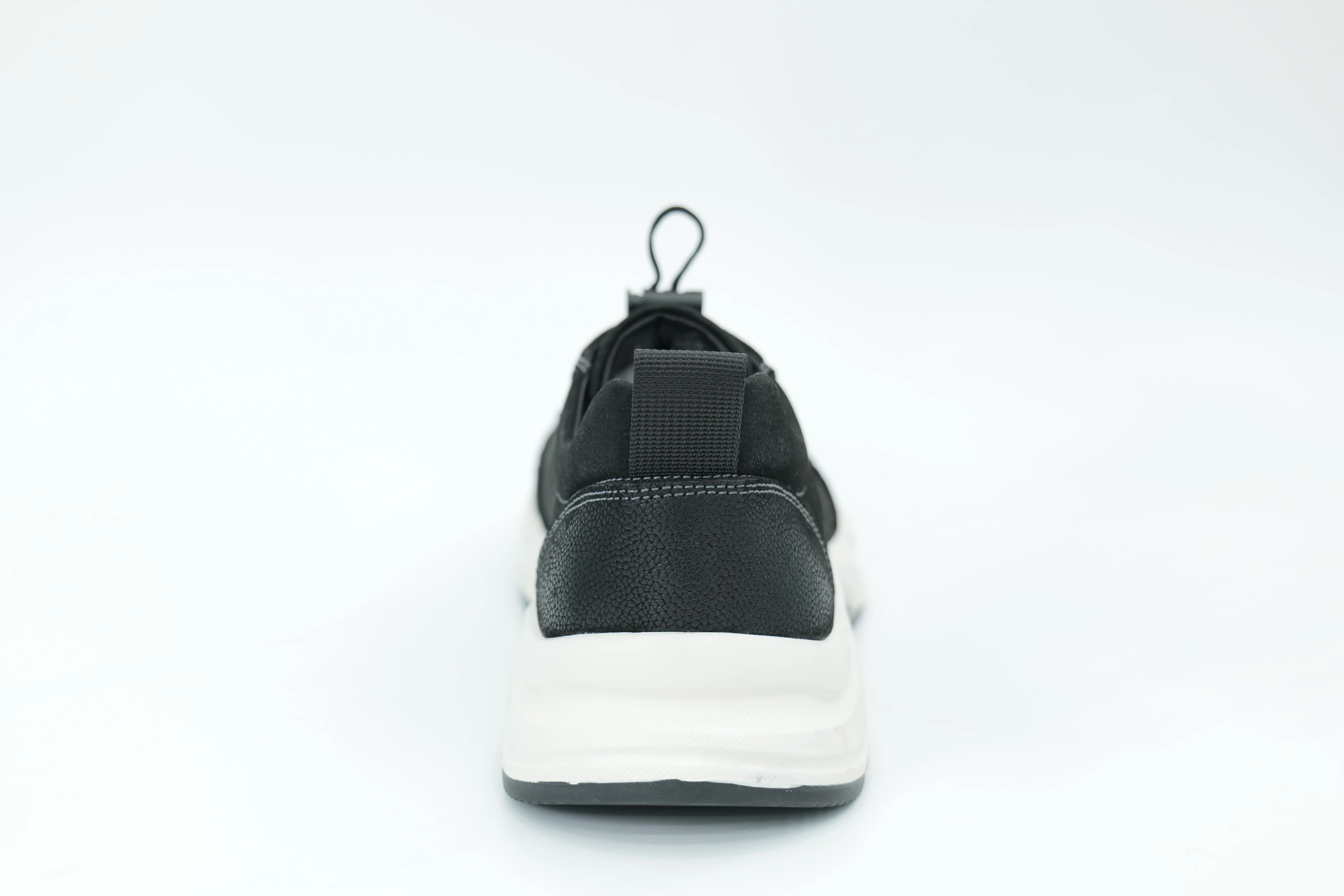 Sports shoes