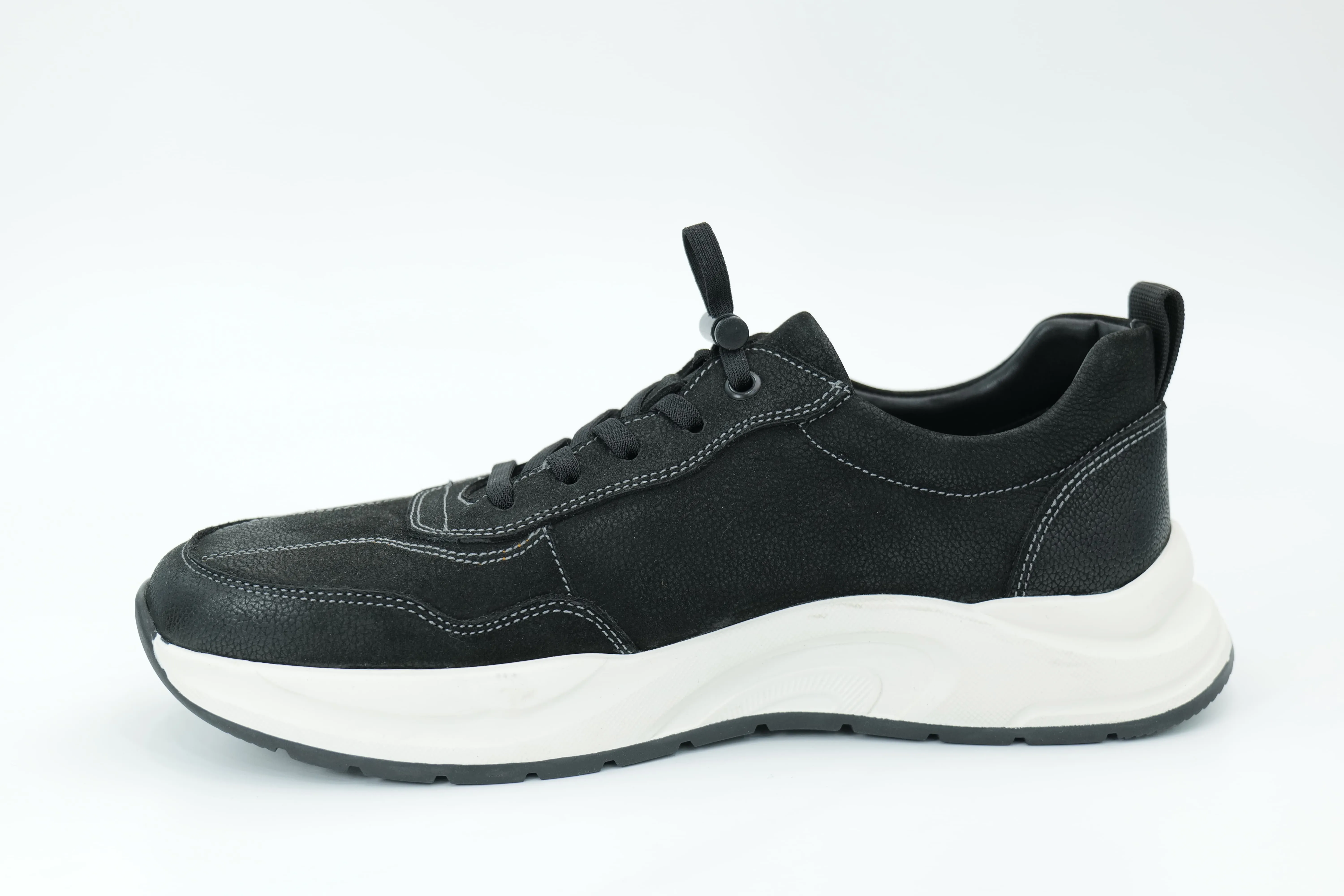 Sports shoes