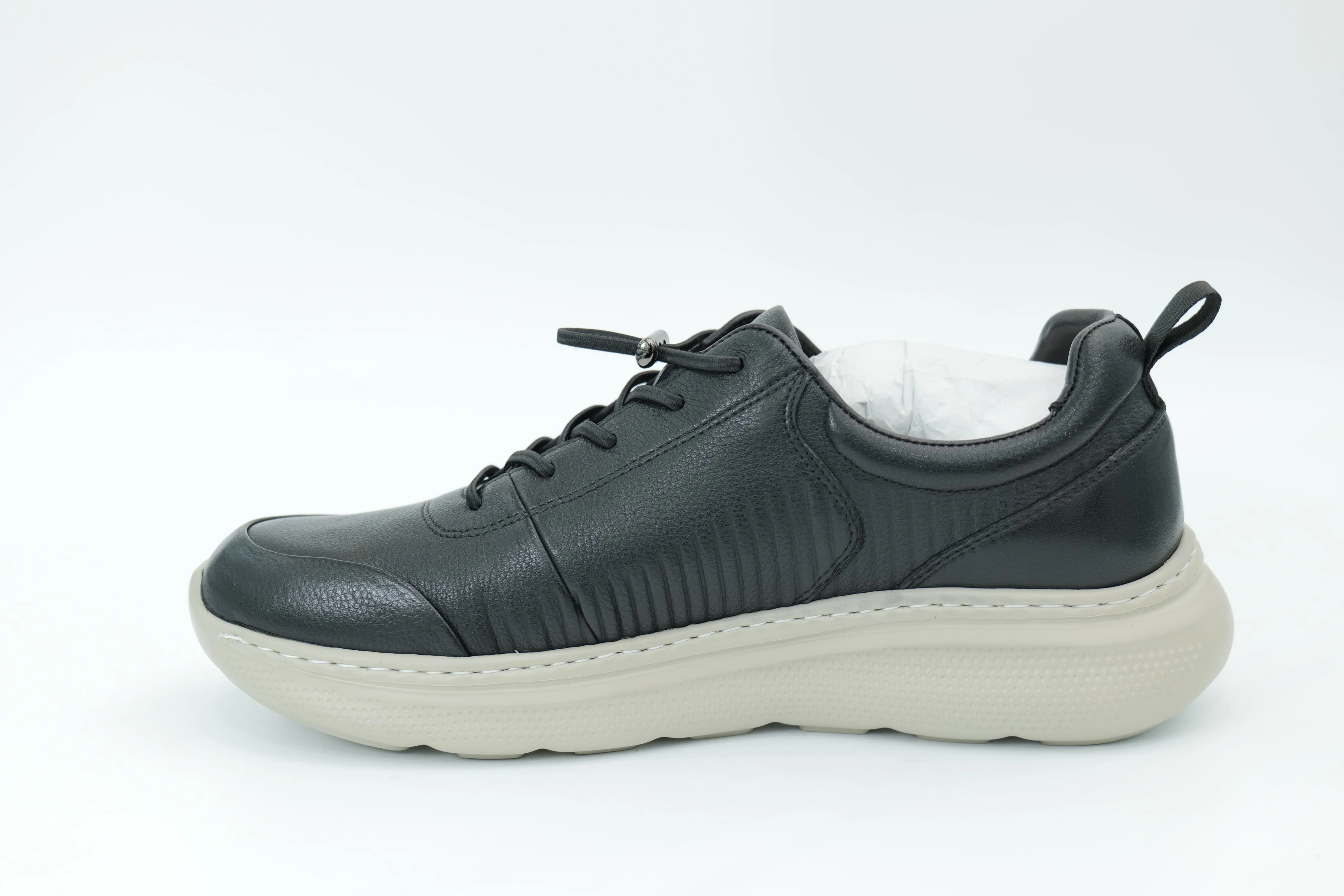 Sports shoes
