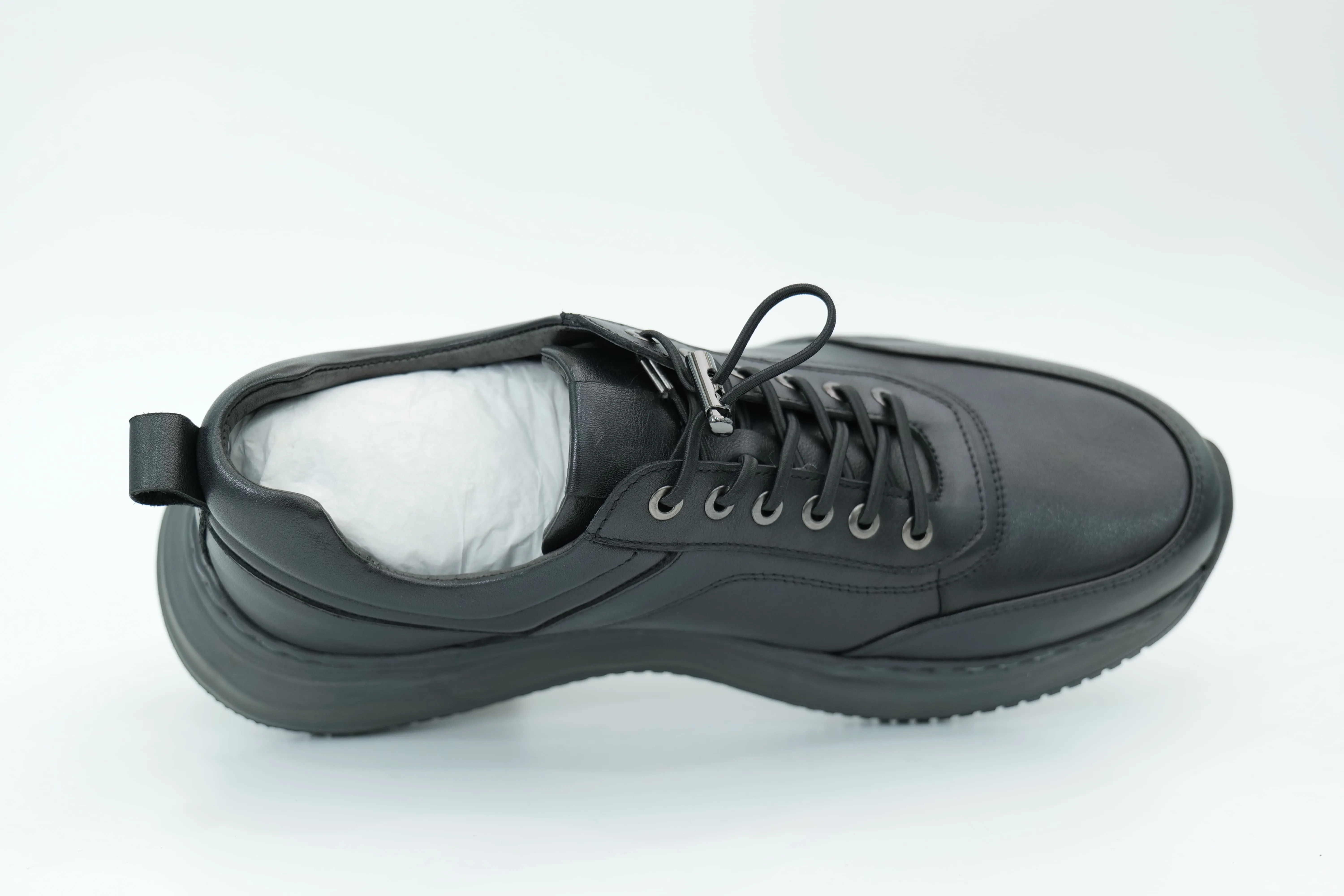 Sports shoes