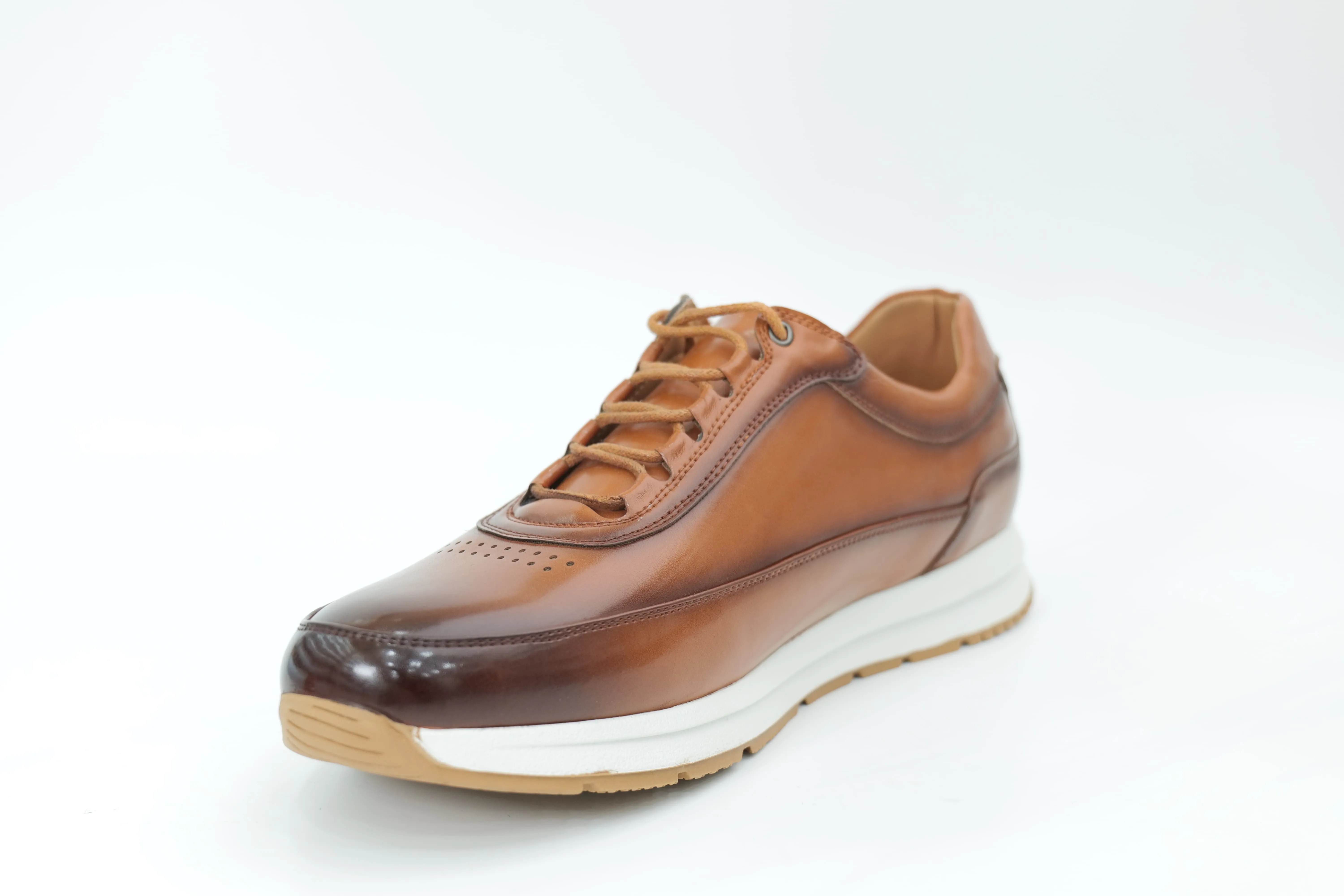 Sports shoes