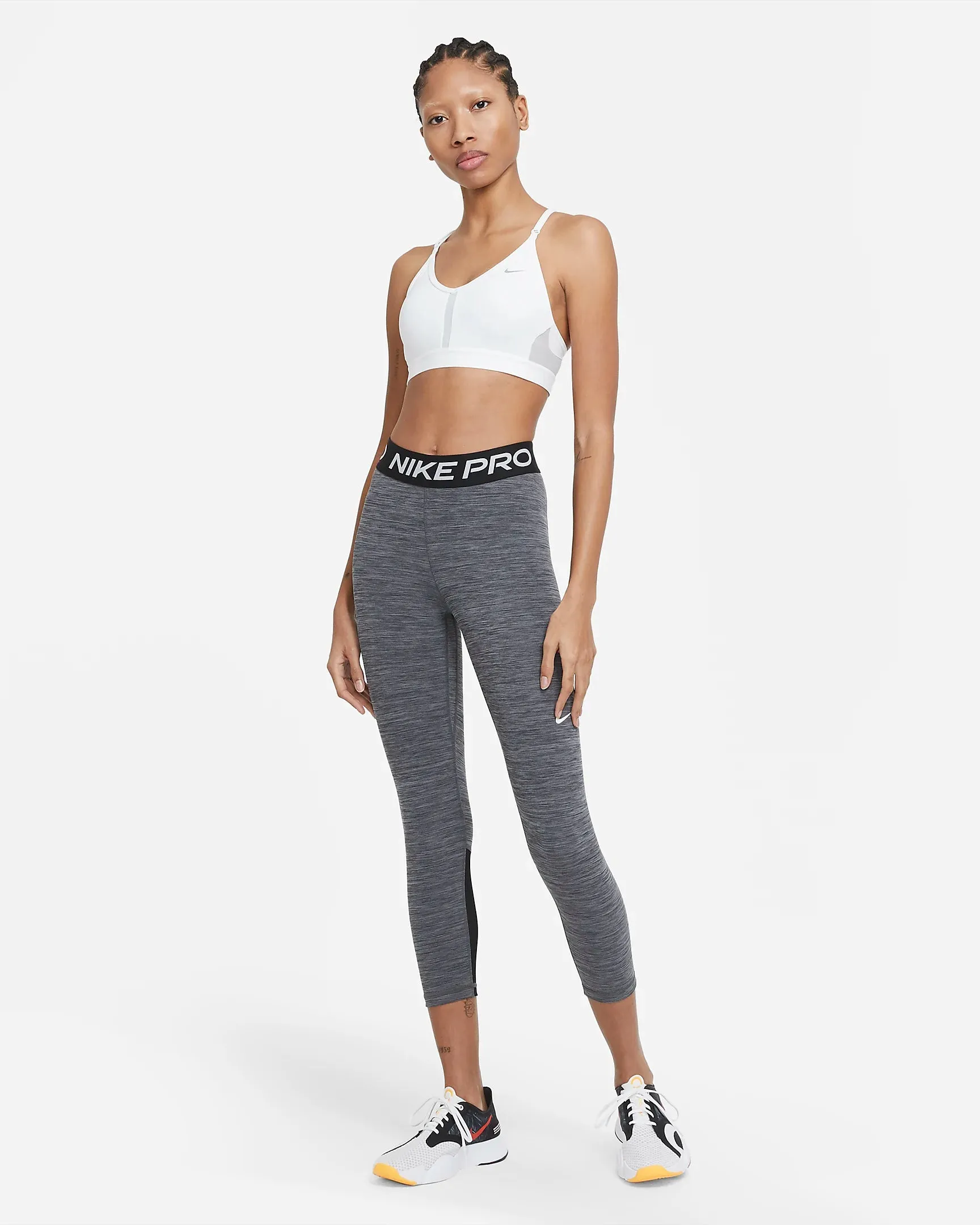 TOP NIKE INDY BRA SPALLINA STRETTA DONNA NERO e BIANCO TRAINING CROSSFIT