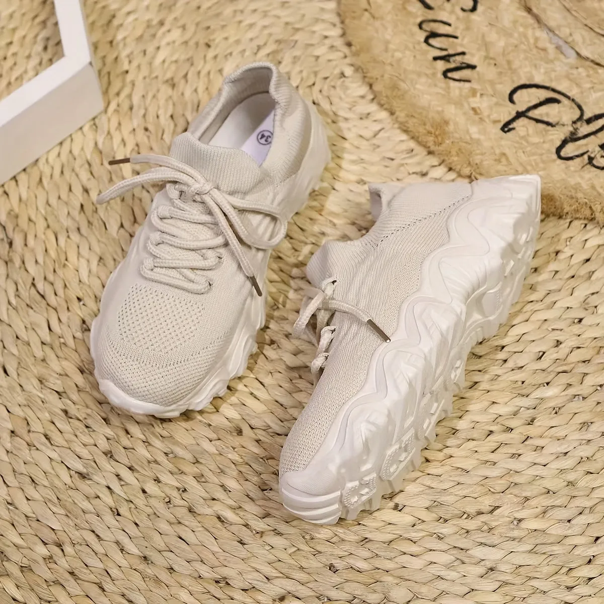 Unisex Lightweight Sports Sneakers